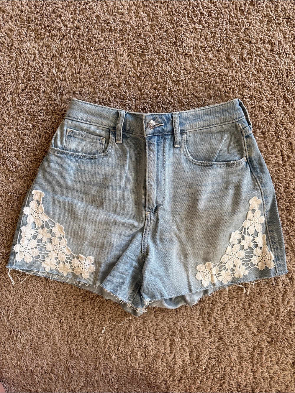 Hollister Curvy Ultra High Rise Light Blue Denim Mom Shorts 3/2 26W
